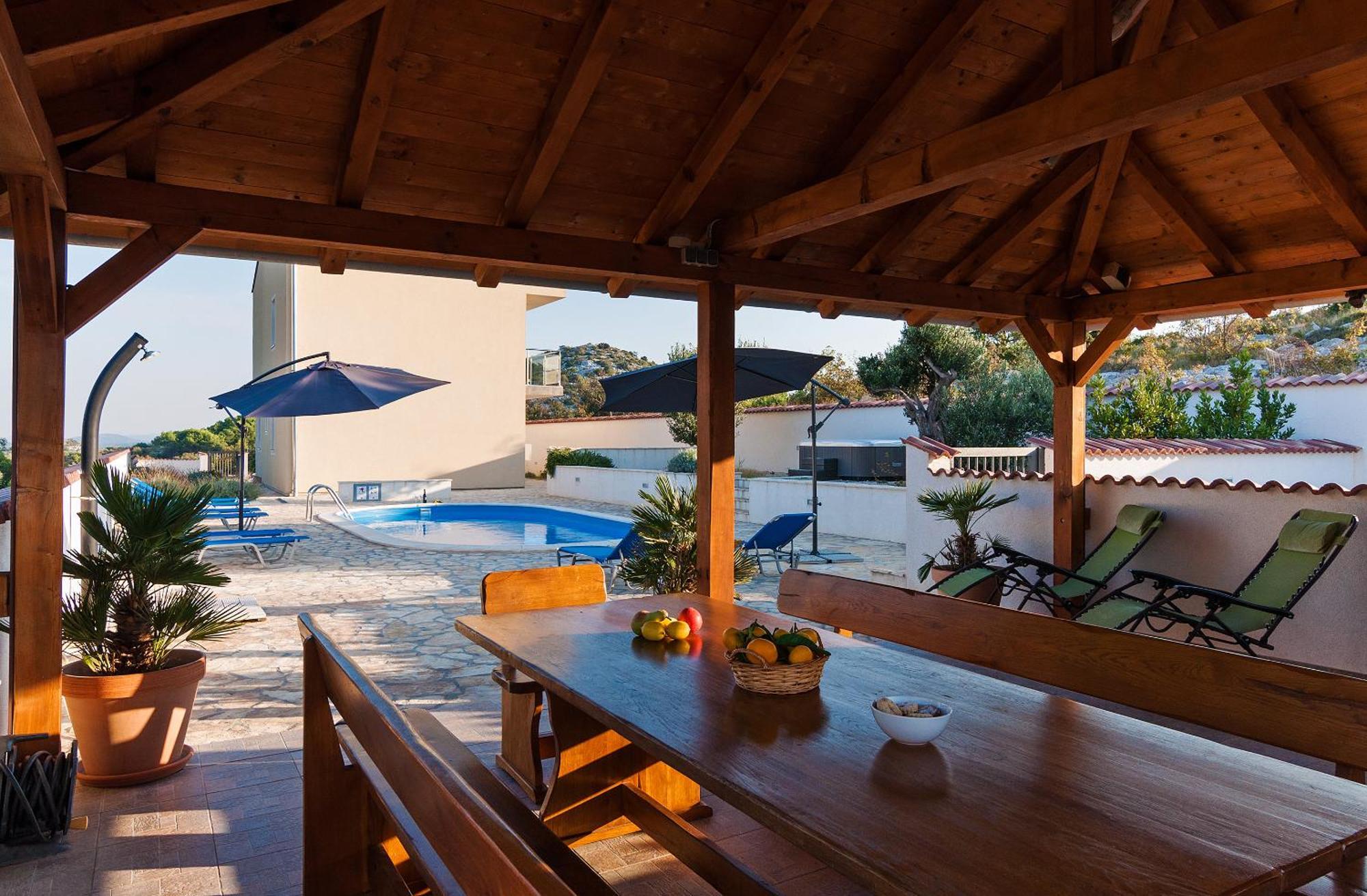 Villa Lavender With Pool And Wellness