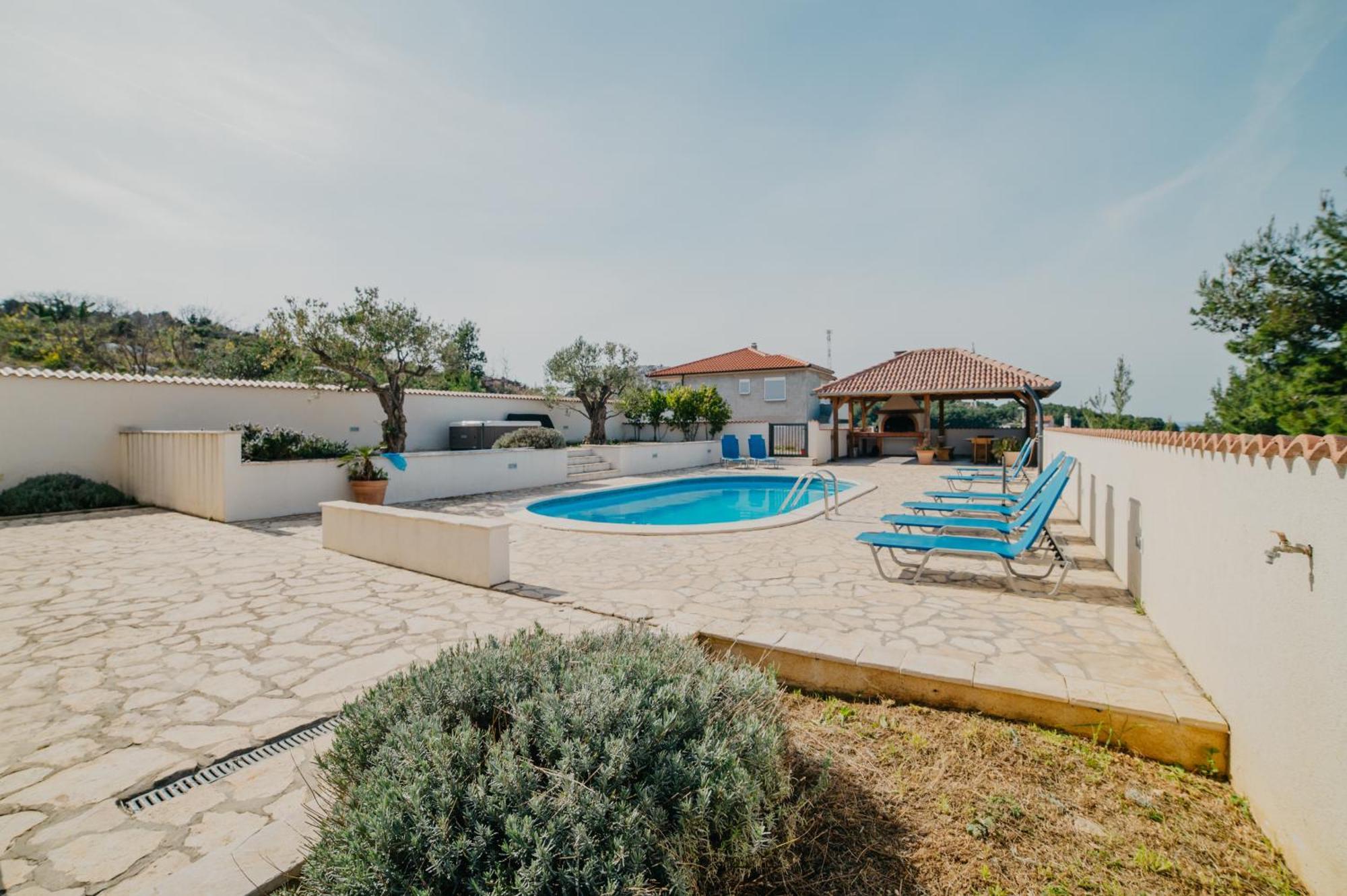 Villa Lavender With Pool And Wellness *