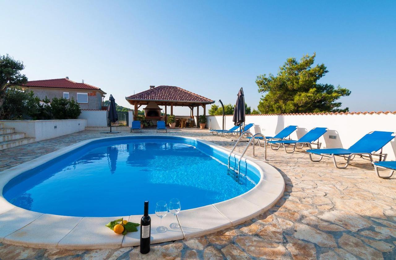 Lavender With Pool And Wellness *